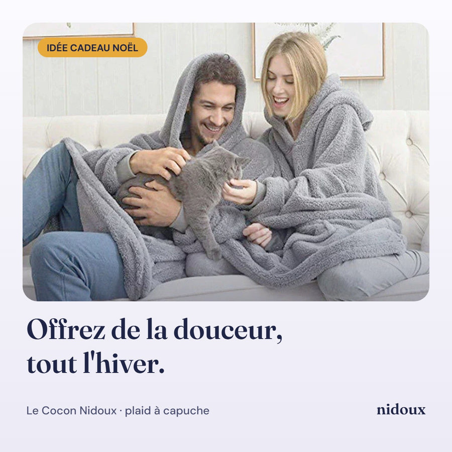 Couple en plaid à capuche Nidoux gris avec un chat, idée cadeau de Noël